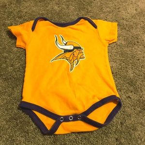 😎 NFL team apparel 12M baby Vikings one piece😎